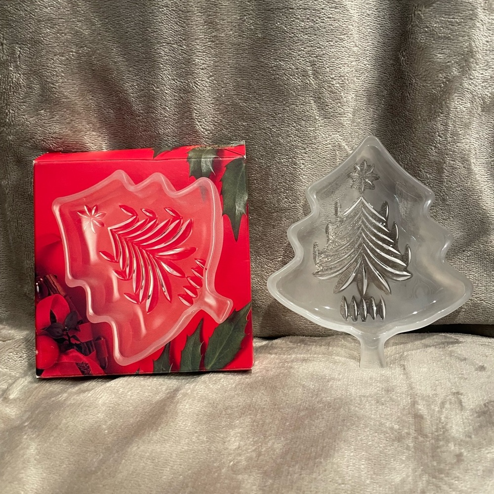 Mikasa Red Yuletide Tree Dish